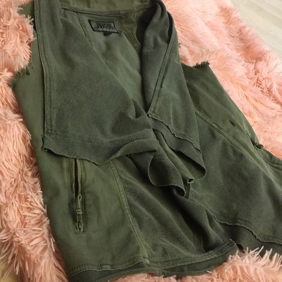 Vest - Picture 4 of 4